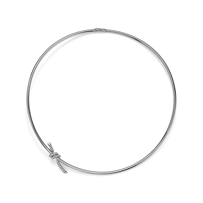Knot Necklace in White Gold with Diamods